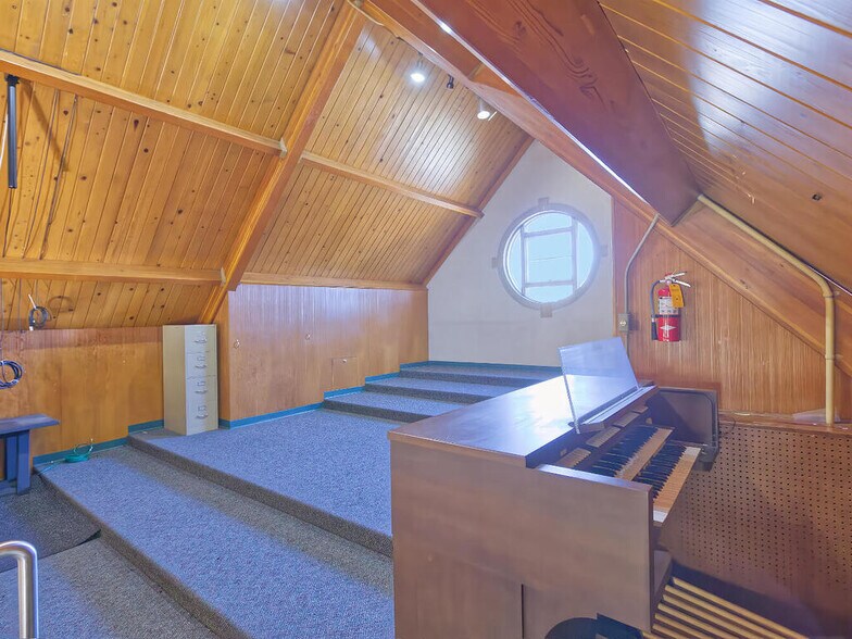 More Photos Of 410 1st St N, Winsted Office For Sale