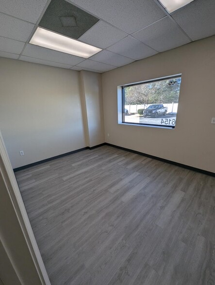 More Photos Of 4646 Parkmore Plaza Dr, Milton Self Storage For Lease