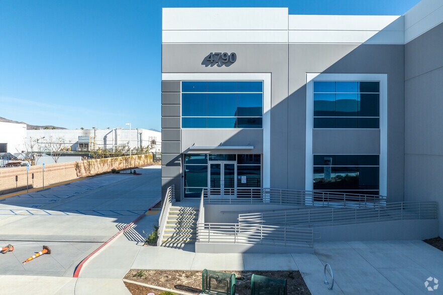 More Photos Of 4790 Troy Ct, Jurupa Valley Manufacturing For Sale