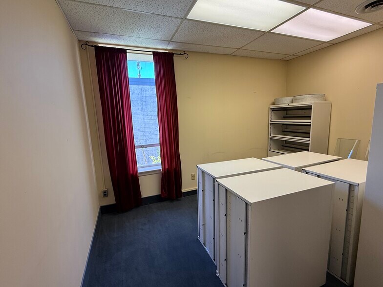 More Photos Of 842 State Rd, Princeton Medical For Lease