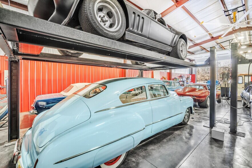 More Photos Of 4271 Calhoun Memorial Hwy, Easley Showroom For Sale