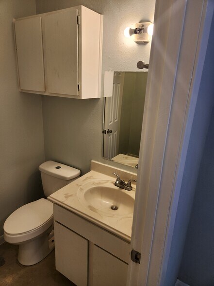 More Photos Of 17610 Hufsmith Kohrville Rd, Tomball Industrial For Lease