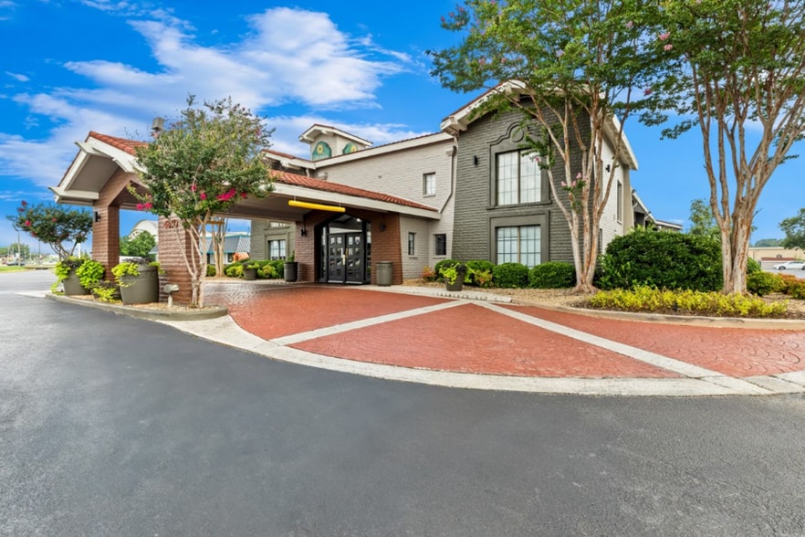 More Photos Of 4870 University Dr NW, Huntsville Hotel For Sale