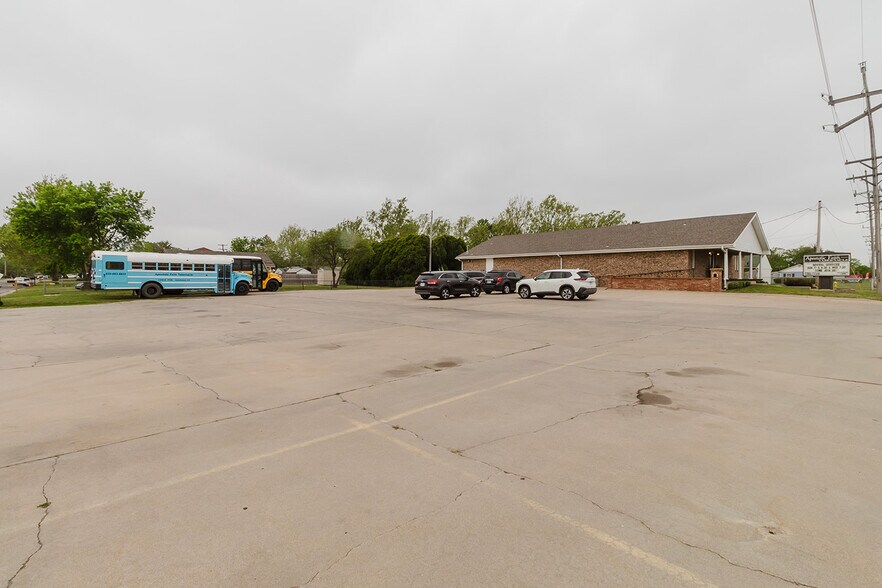 More Photos Of 1319 E 17th Ave, Hutchinson Religious Facility For Sale
