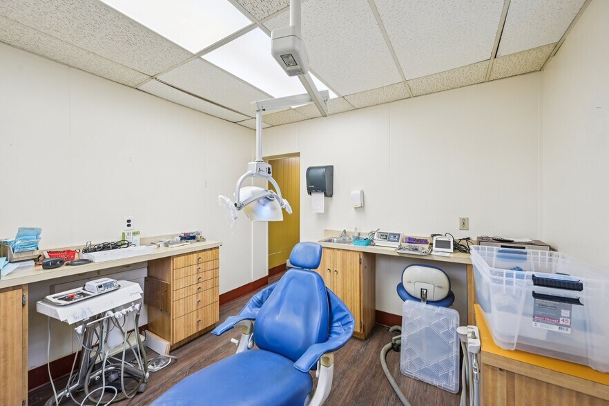 More Photos Of 306 E 4th St, Bridgeport Medical For Lease