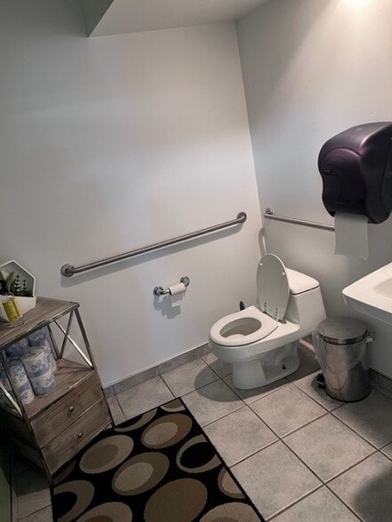 More Photos Of 2407-2417 Lancaster Ave, Wilmington Office Residential For Lease
