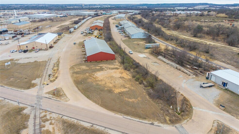 More Photos Of 1403 Blake Dr, Brownwood Warehouse For Sale