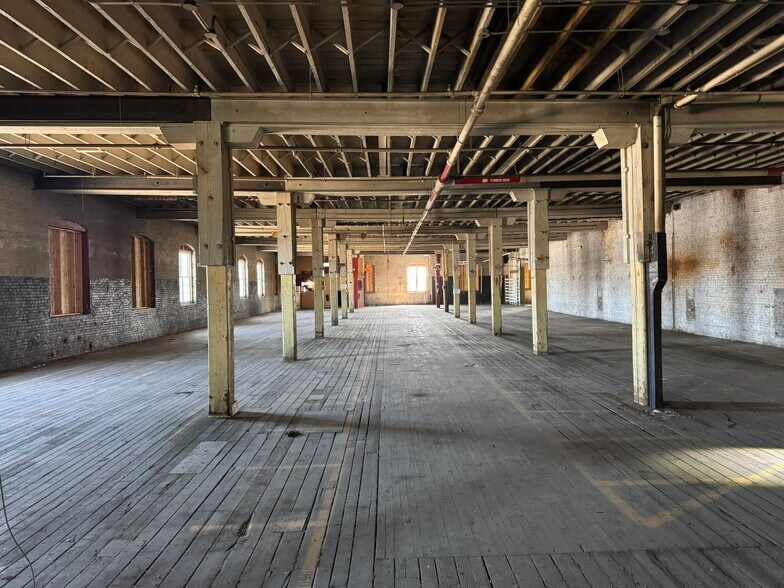 More Photos Of 42 S Brooke St, Fond Du Lac Industrial For Sale