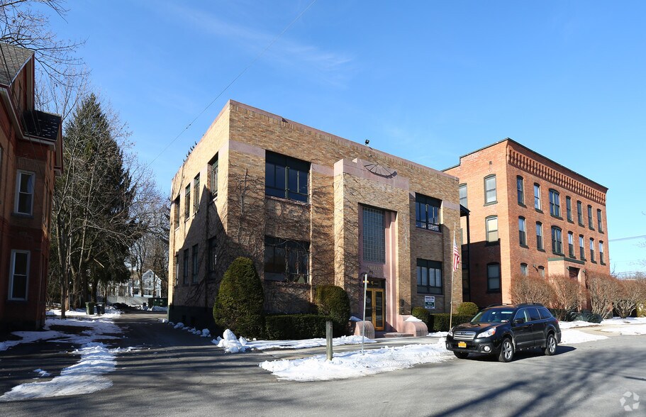More Photos Of 5 Wells St, Saratoga Springs Office For Sale