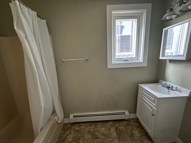 More Photos Of 69 Newbury St, Portland Storefront Retail Residential For Sale