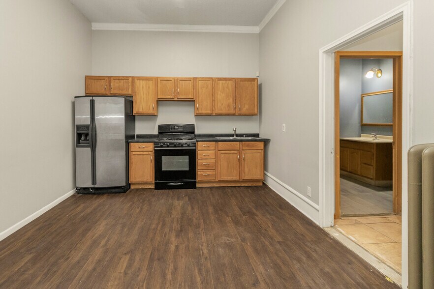More Photos Of 1321 Payne Ave, Saint Paul Storefront Retail Residential For Sale