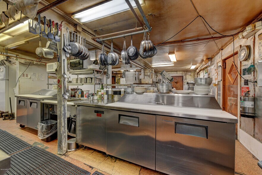 More Photos Of 650 N Main St, Sheffield Restaurant For Sale