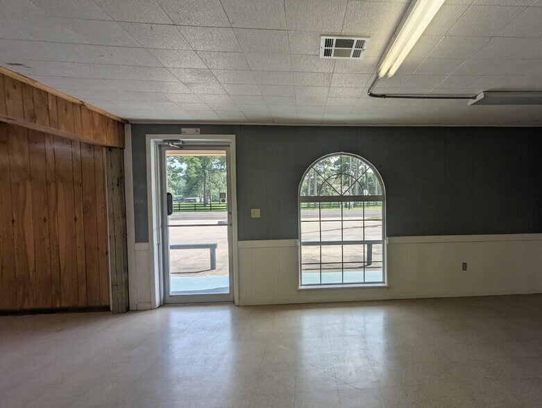 More Photos Of 5733 Highway 69 S, Kountze Freestanding For Sale