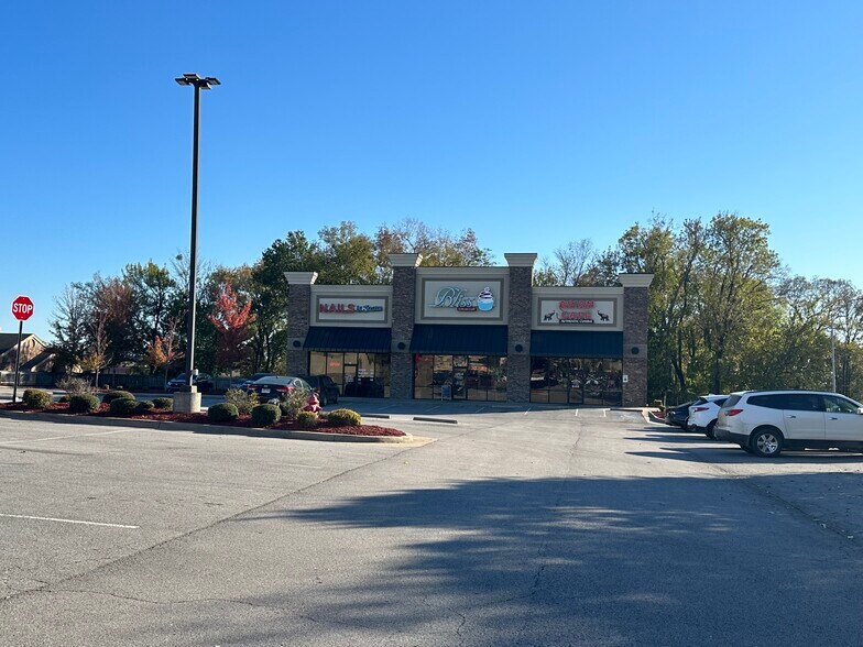 More Photos Of 7110 Rogers Ave, Fort Smith Storefront For Lease
