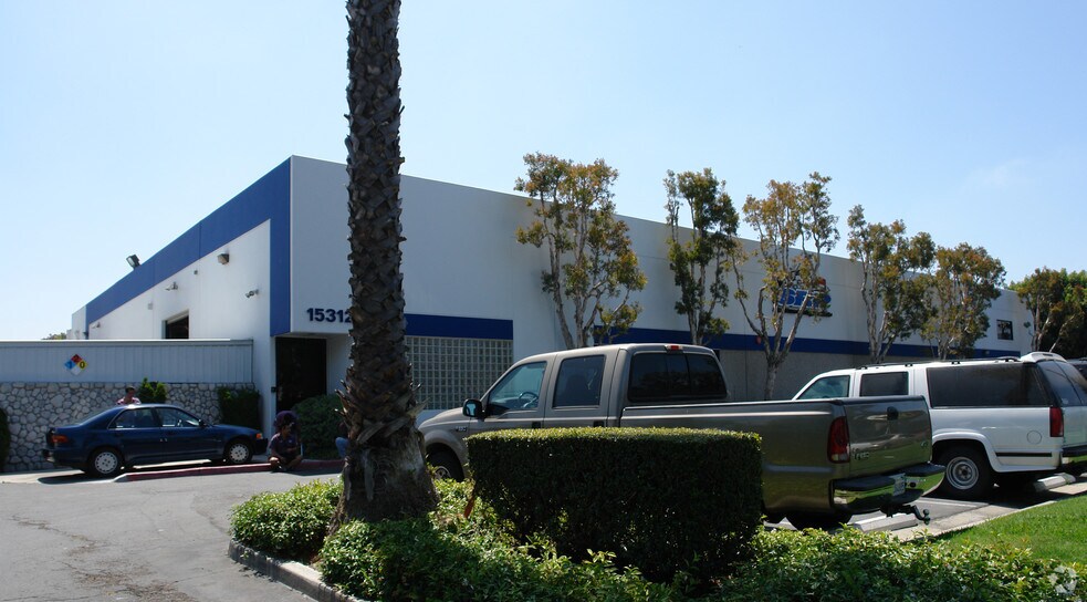 More Photos Of 15312 Connector Ln, Huntington Beach Manufacturing For Lease