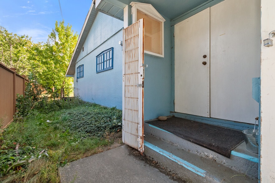 More Photos Of 841 4th Av, Hope Flex For Sale