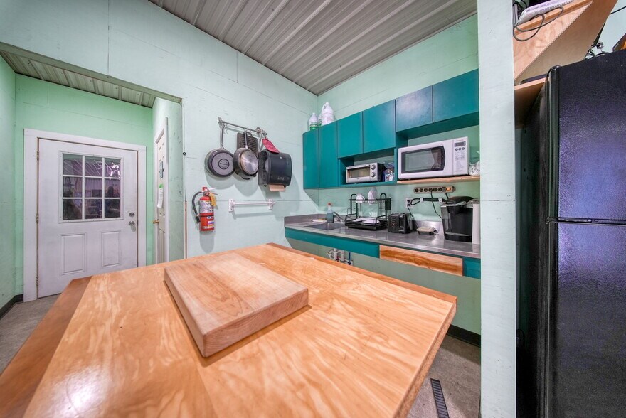 More Photos Of 26 Holland rd, Ferndale Manufacturing For Sale