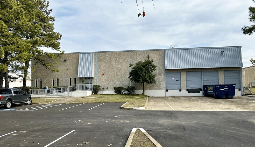 More Photos Of 4040 Delp St, Memphis Distribution For Lease