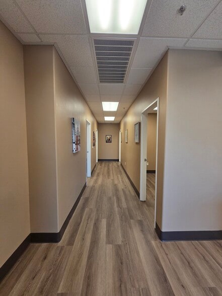 More Photos Of 1510 W Horizon Ridge Pky, Henderson Unknown For Lease