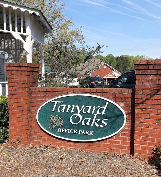 More Photos Of 327 Dahlonega St, Cumming Office For Lease