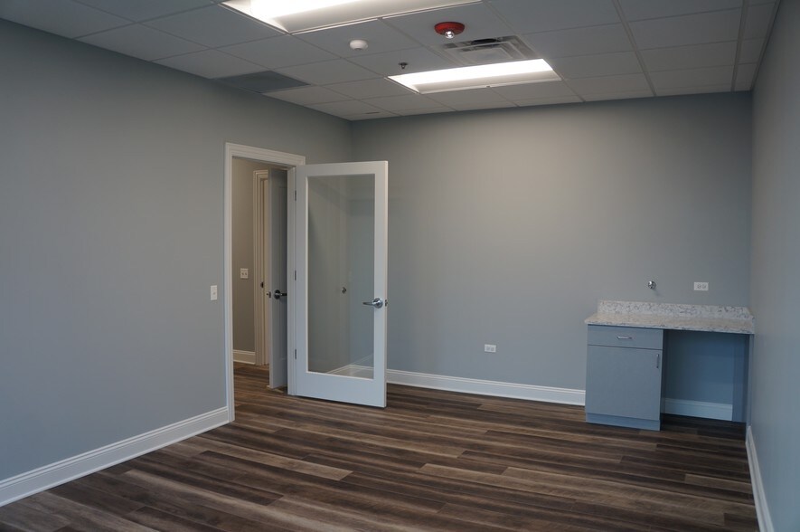 More Photos Of 600 Enterprise Dr, Oak Brook Medical For Lease