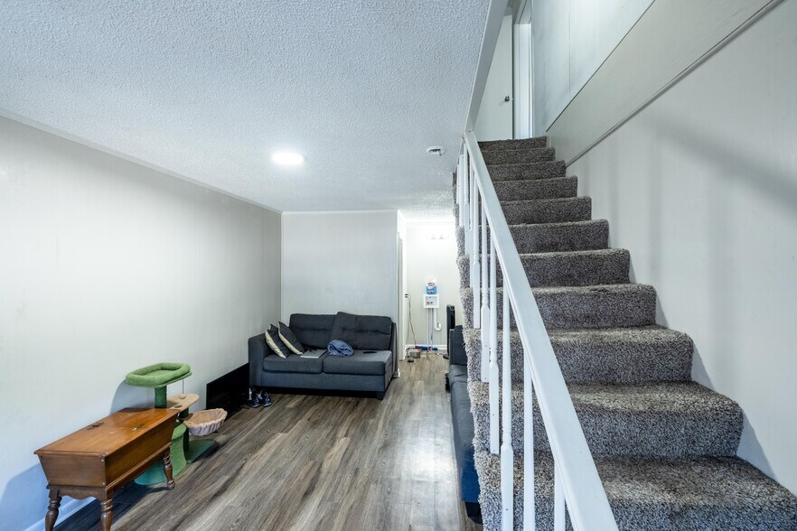 More Photos Of 306 N Main St, Lexington Apartments For Sale