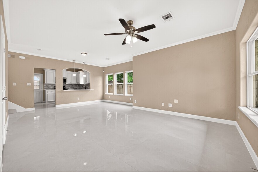 More Photos Of 14134 Packard St, Houston Specialty For Sale