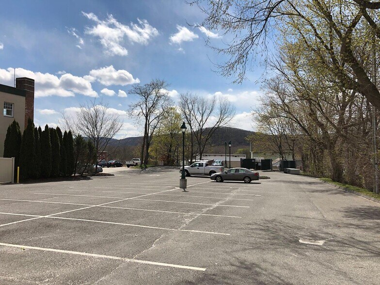 More Photos Of 43 Main St, New Milford Storefront Retail Office For Lease