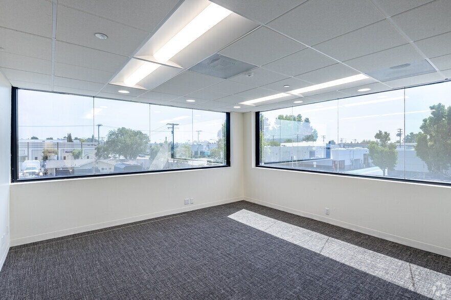 More Photos Of 1210-1230 N Red Gum St, Anaheim Warehouse For Lease