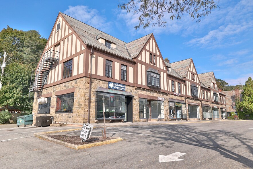 More Photos Of 233 Route 17, Tuxedo Park Freestanding For Lease