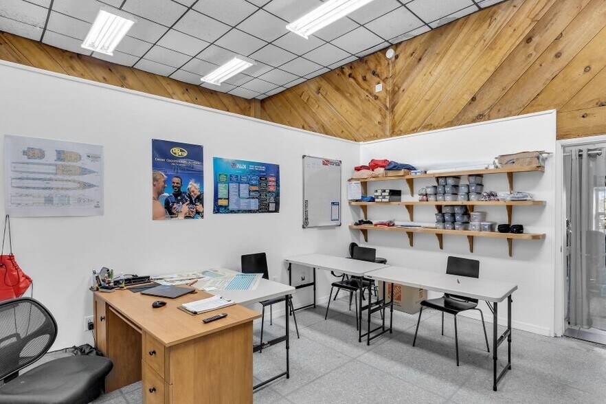 More Photos Of 99222 Overseas Hwy, Key Largo Storefront Retail Residential For Sale