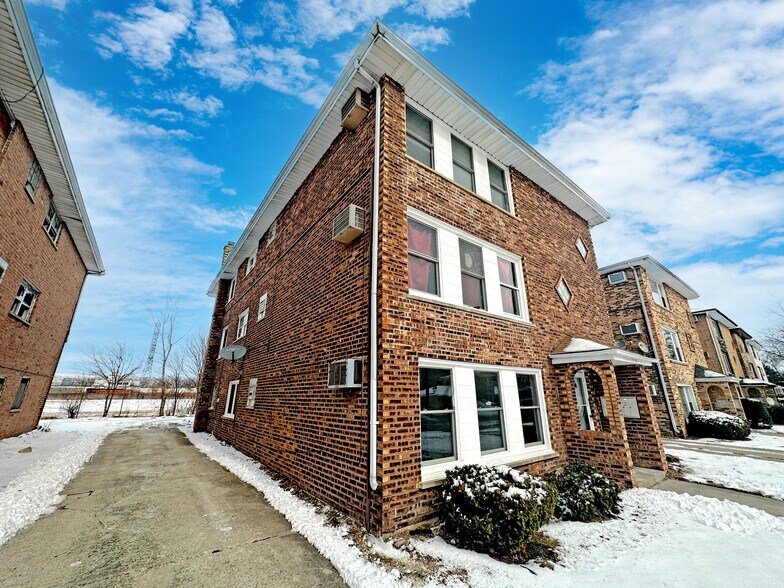 More Photos Of 1620 Harbor Ave, Calumet City Apartments For Sale