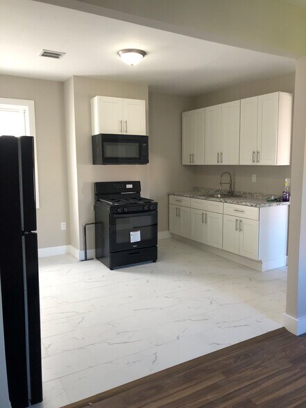 More Photos Of 300-302 Sussex Ave, Newark Apartments For Lease