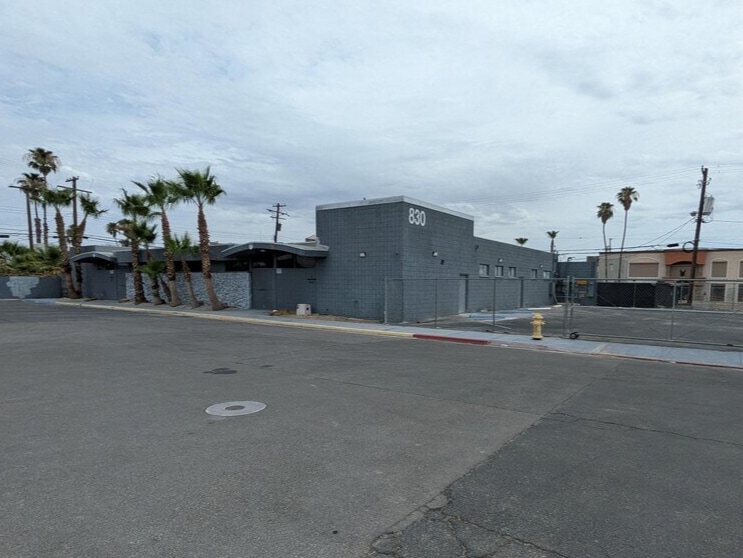 More Photos Of 830 E Sahara Ave, Las Vegas Loft Creative Space For Lease