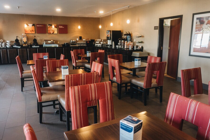 More Photos Of 3302 E Dupont Rd, Fort Wayne Hotel For Sale