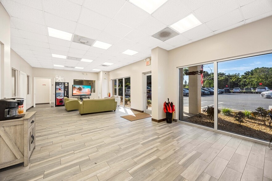 More Photos Of 1701 Pine Ridge Rd, Naples Auto Dealership For Sale