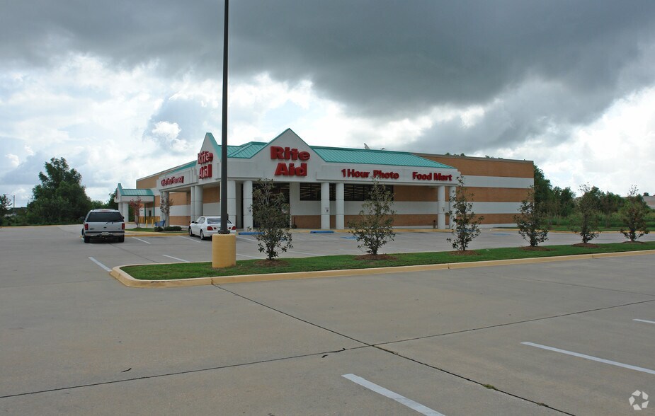 More Photos Of 5661 Bullard Ave, New Orleans Drugstore For Lease