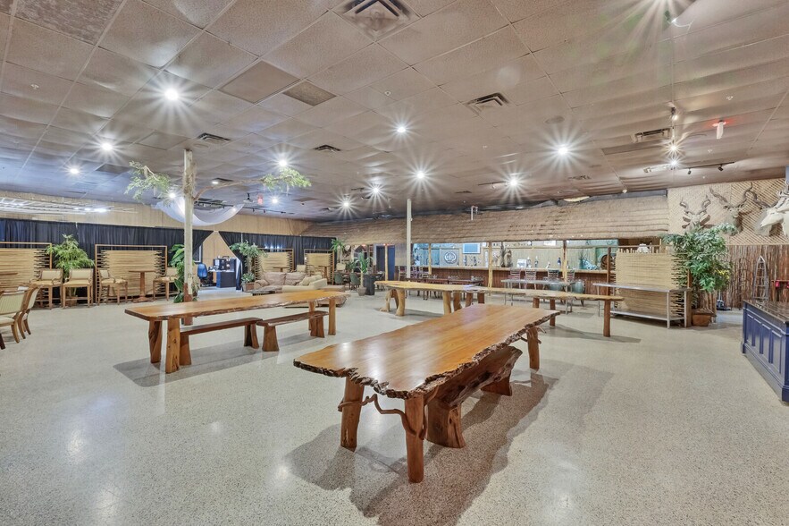 More Photos Of 4351 NE 12th Ter, Oakland Park Restaurant For Sale