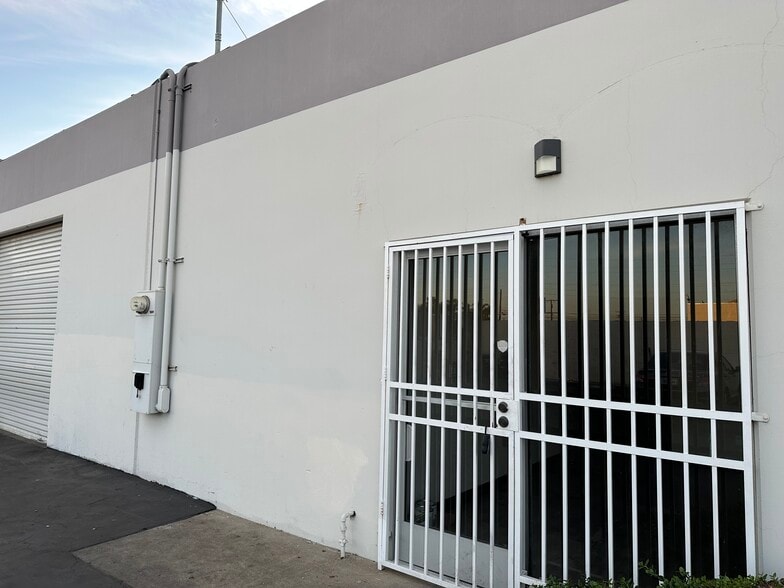 More Photos Of 8400-8402 Monroe Ave, Stanton Warehouse For Lease