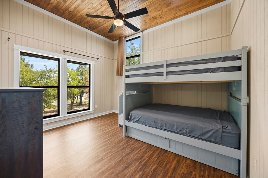 More Photos Of 397 VZ County Road 3611, Edgewood Sports And Entertainment For Sale