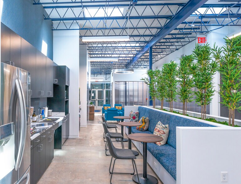 More Photos Of 8215 Long Point Rd, Houston Coworking Space