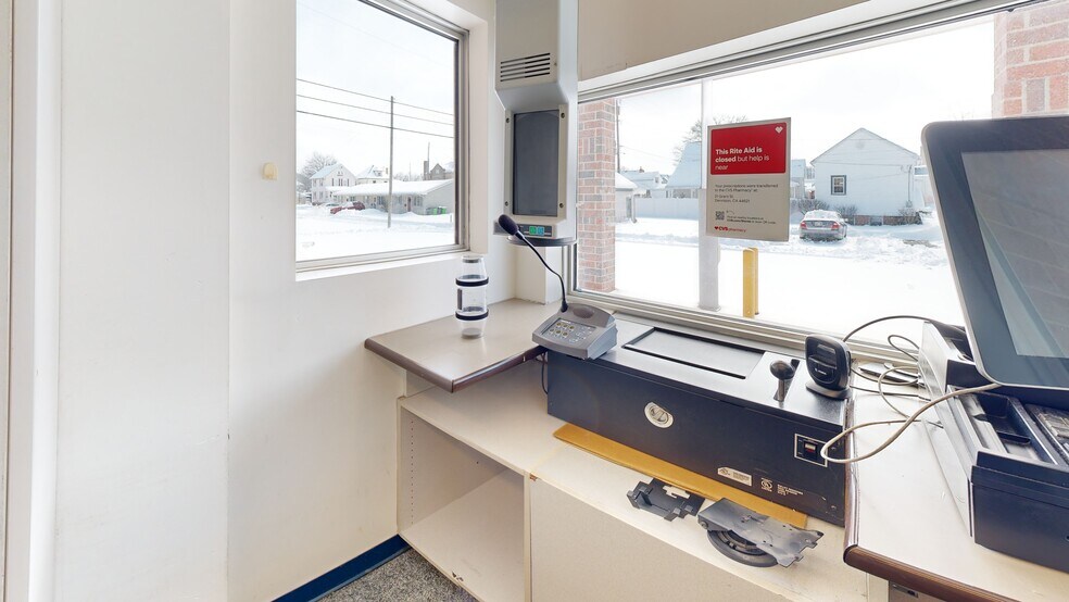 More Photos Of 735 N Water St, Uhrichsville Drugstore For Sale