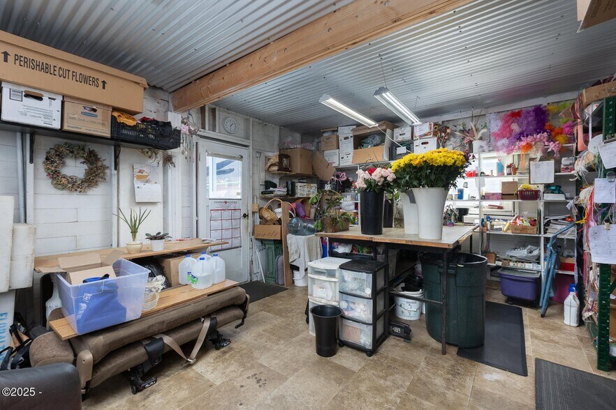 More Photos Of 205 SW Highway 101, Waldport Storefront For Sale