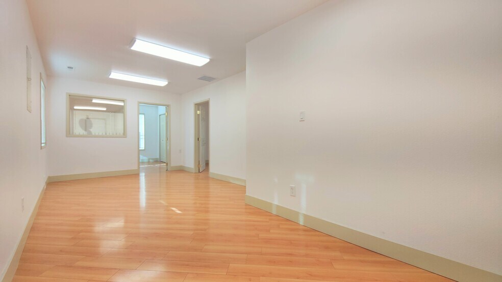 More Photos Of 12208-12222 SE Market St, Portland Office For Lease