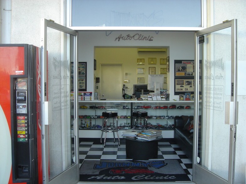 More Photos Of 717 Capitol Dr, San Pedro Auto Repair For Sale