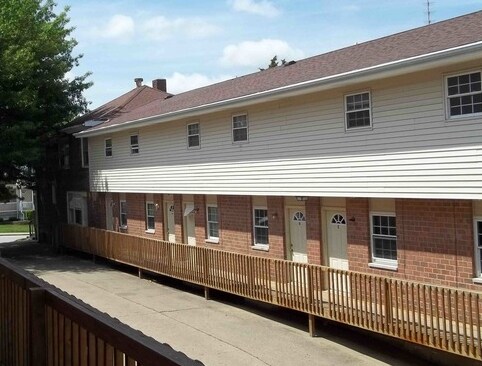 Primary Photo Of 404-420 W Adams St, Macomb Apartments For Sale