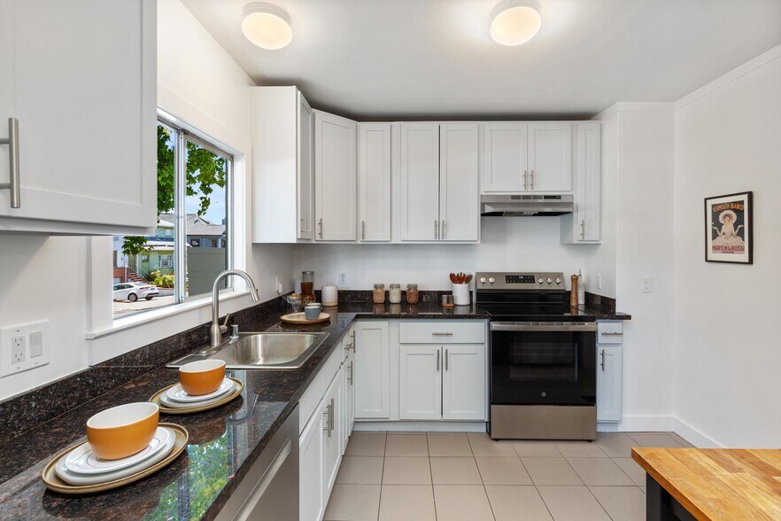 More Photos Of 1539 E 38th St, Oakland Apartments For Sale