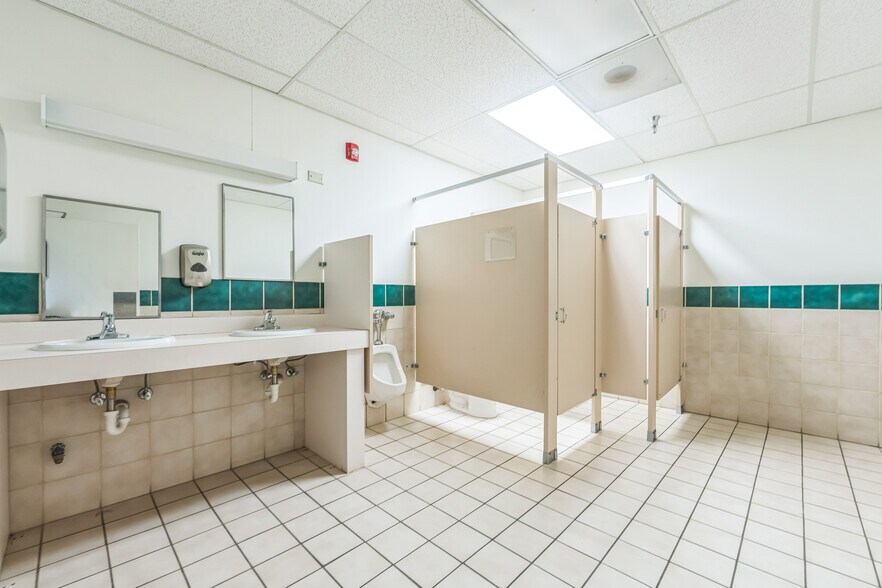 More Photos Of 2080 Brentwood St, High Point Office For Lease