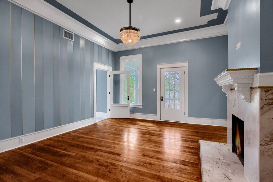 More Photos Of 511 S Travis St, Sherman Office For Sale