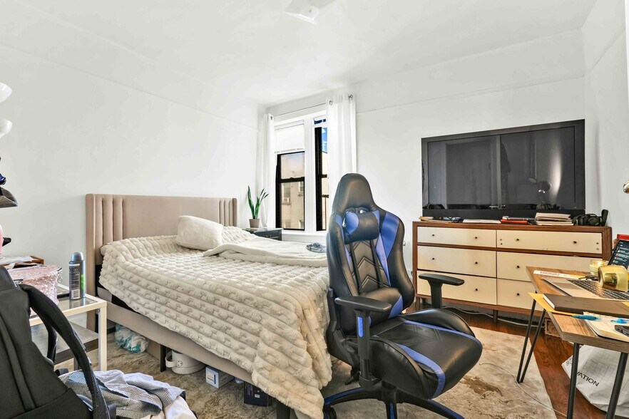 More Photos Of 28-32 44th St, Astoria Apartments For Sale